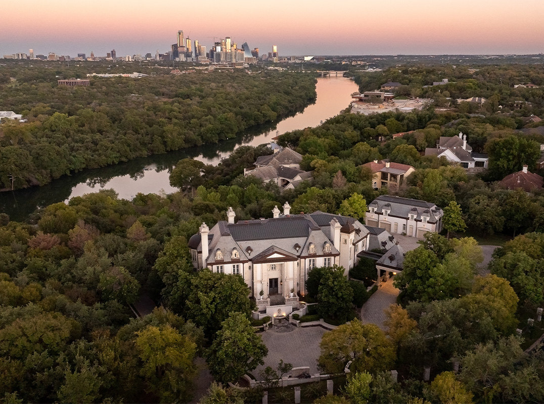 3+ Acre Waterfront Property, Minutes From Downtown