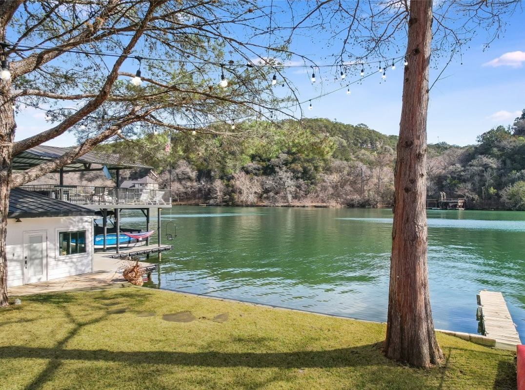 100 Feet Of Flat-To-The-Water Lake Austin Frontage