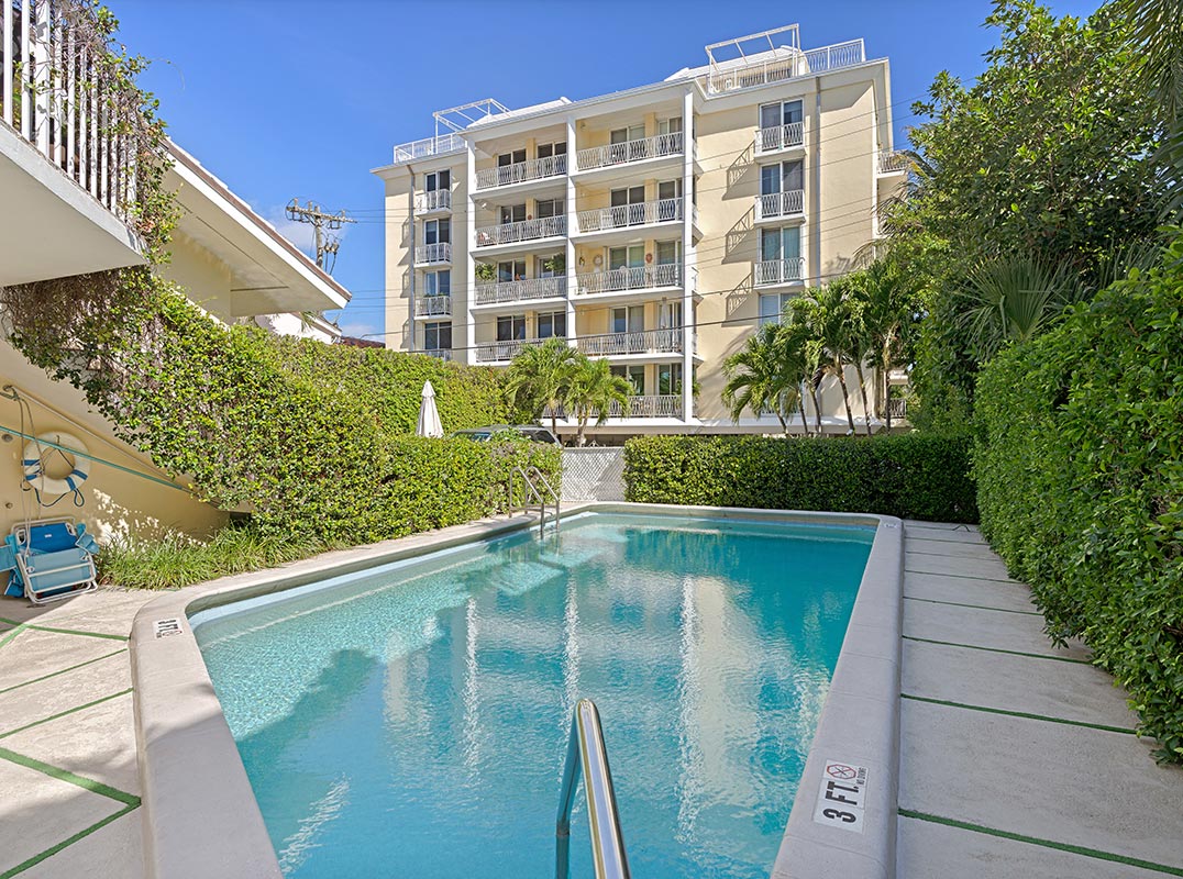 Luxury Apartment Located In Palm Beach Island