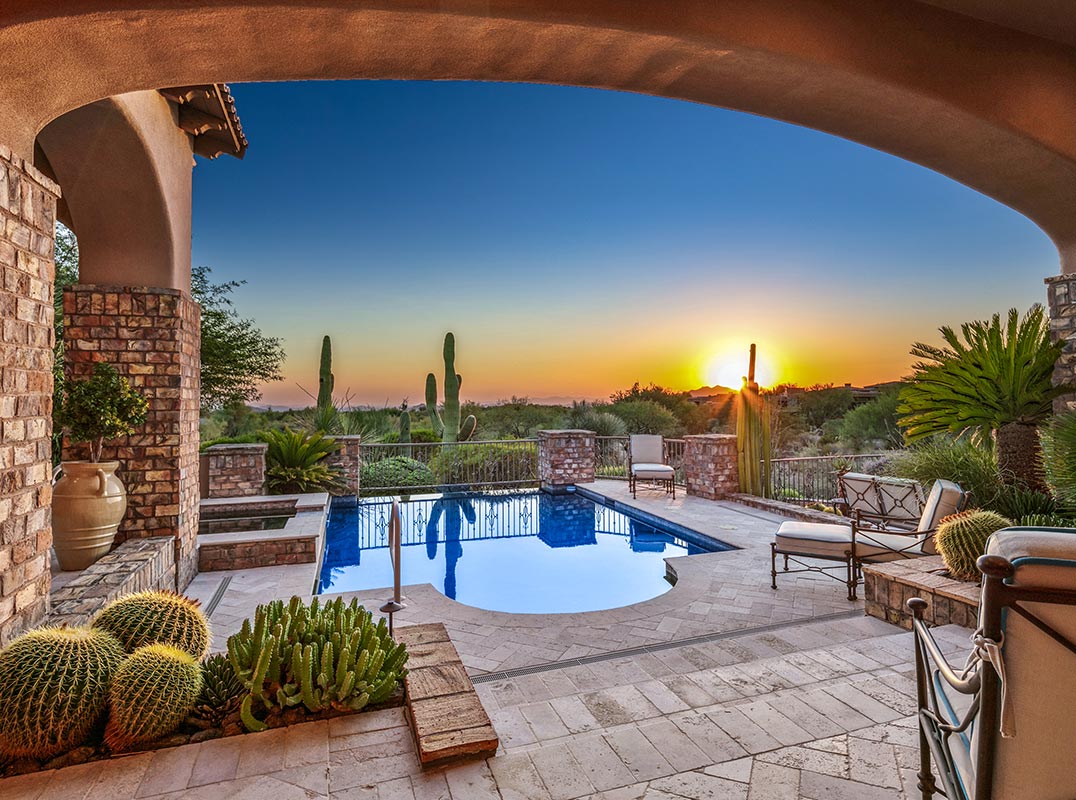 Large Estate Home On 2 Lots With Casita