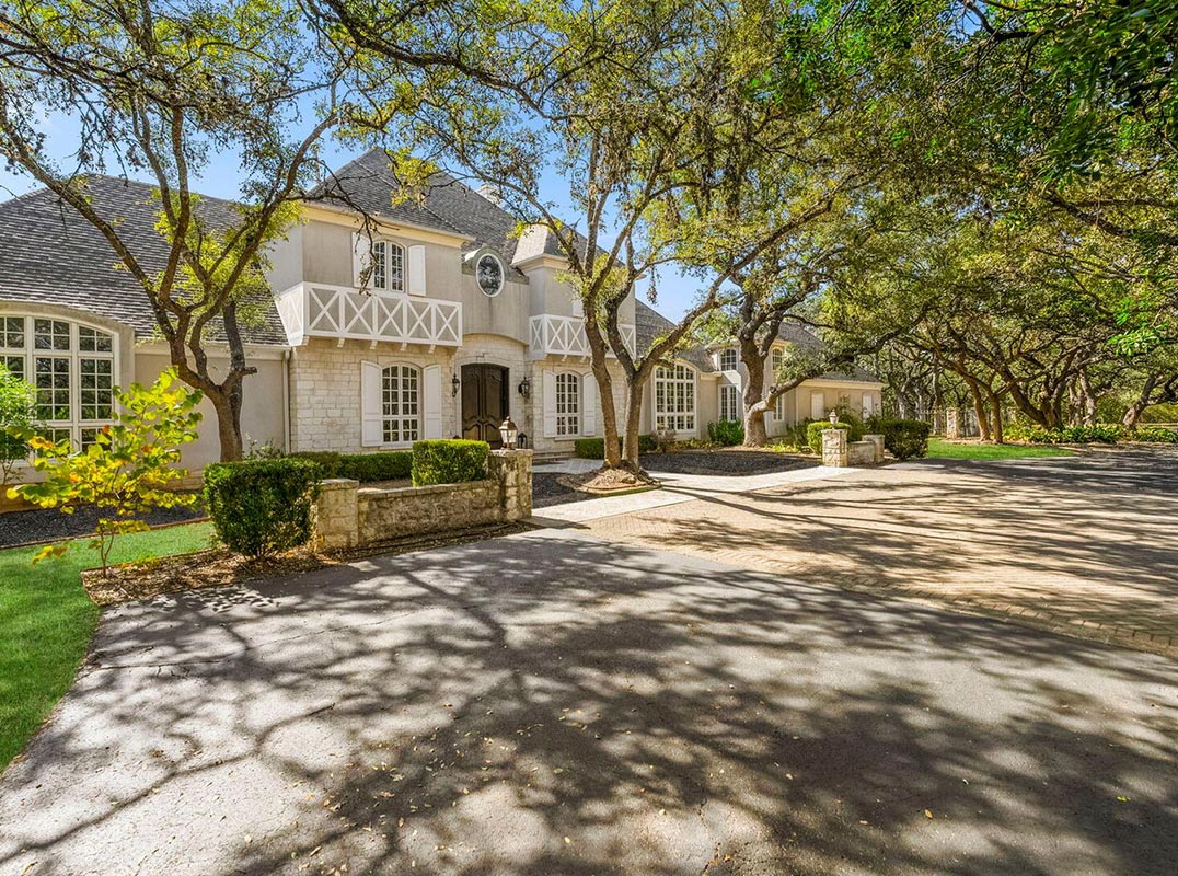 Dream Home In Serene Hill Country Village