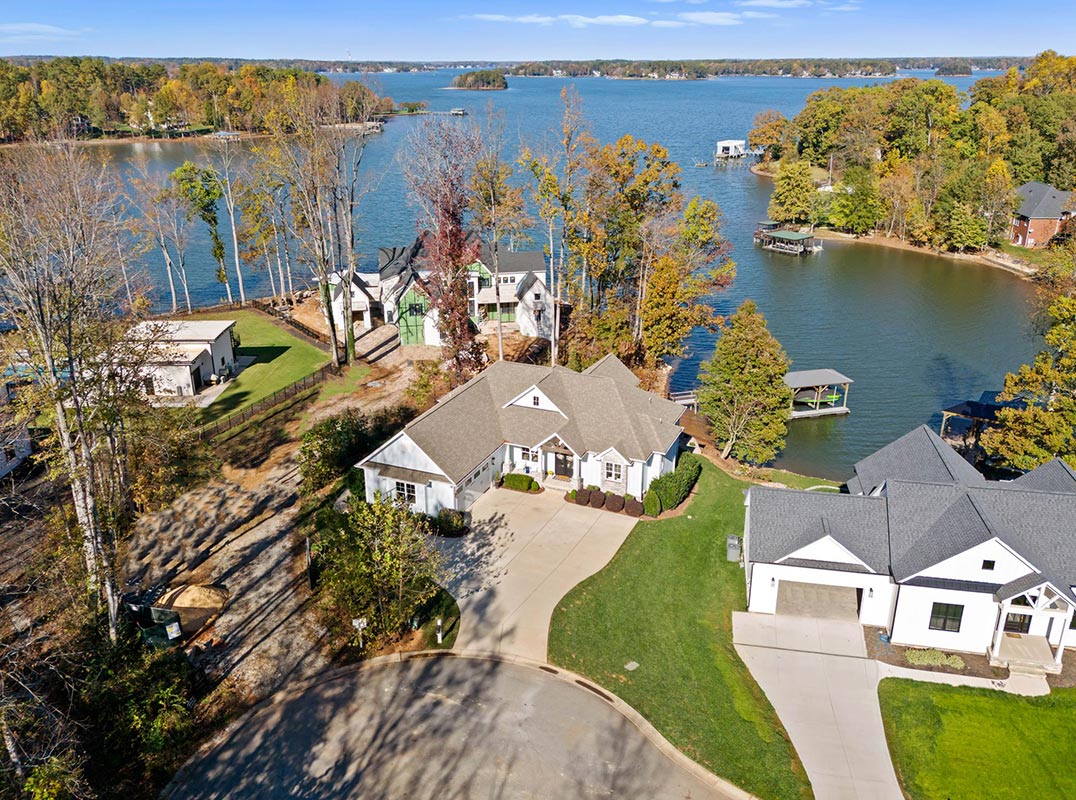 Luxury Waterfront Home Offers an Unparalleled Living Experience