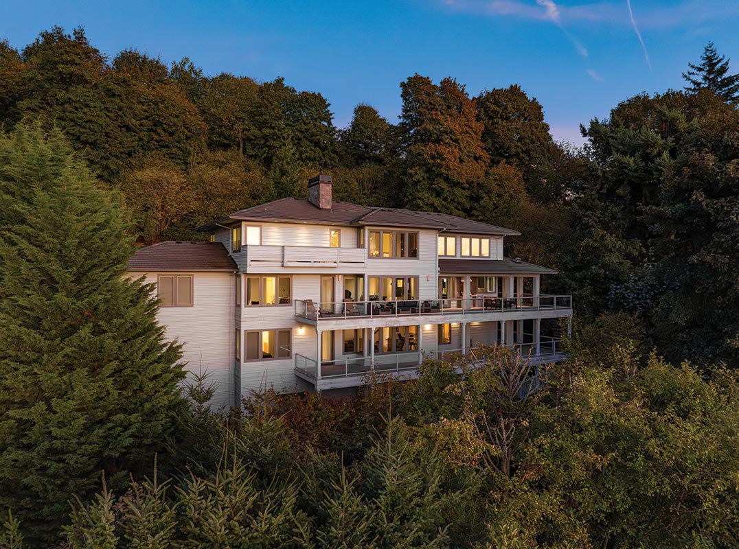 Gated refuge with 5-Star Sunsets and Panoramic Views