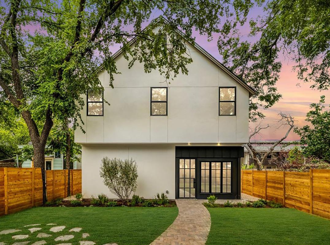 Industrial Charm and Contemporary Luxury 