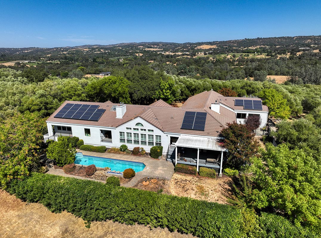Idyllic Country Living 