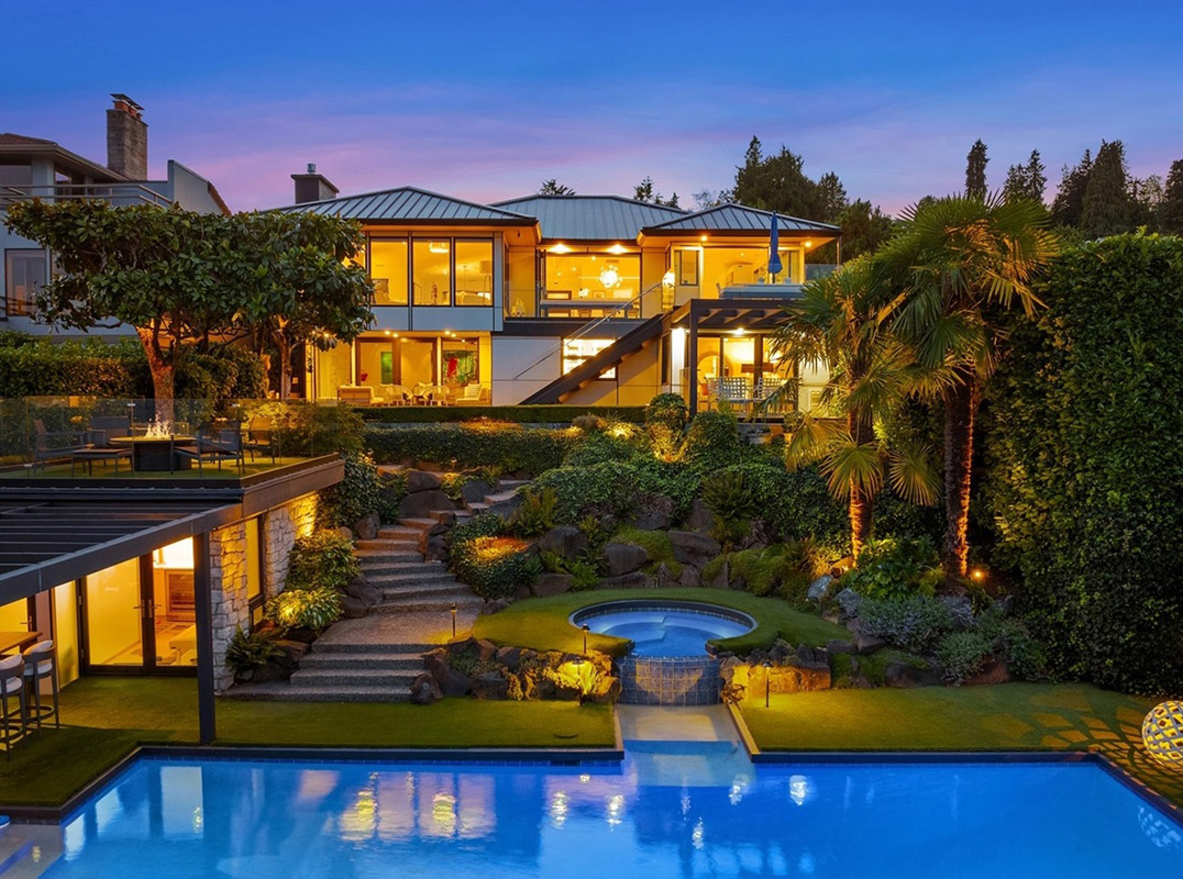 Chic & Stylish Lakeside Retreat