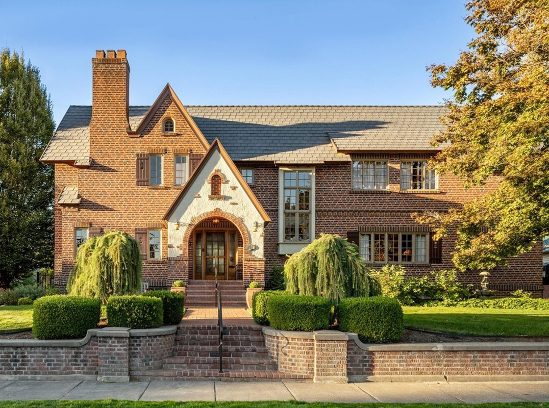 Skillfully Maintained & Restored Tudor