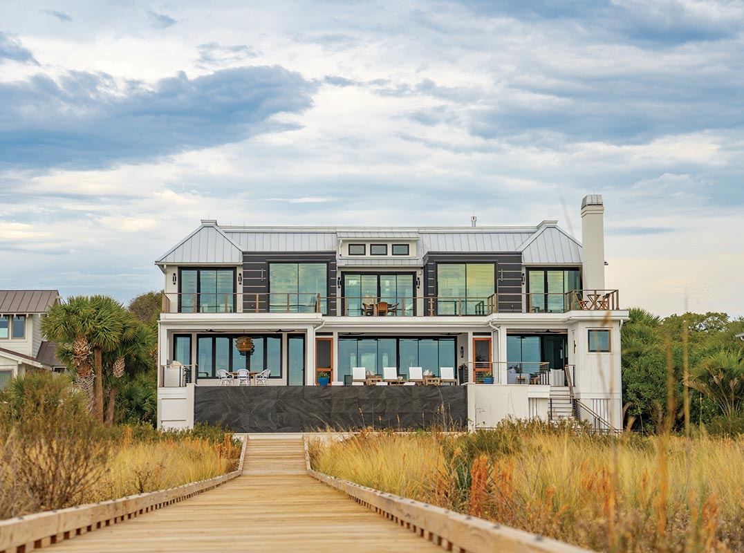 Oceanfront Elegance With Unparalleled Panoramic Views
