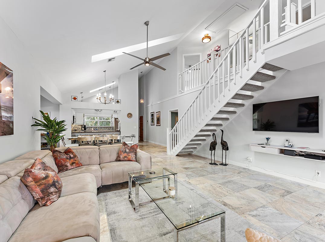 Beachside Living, Discover Beachcomber