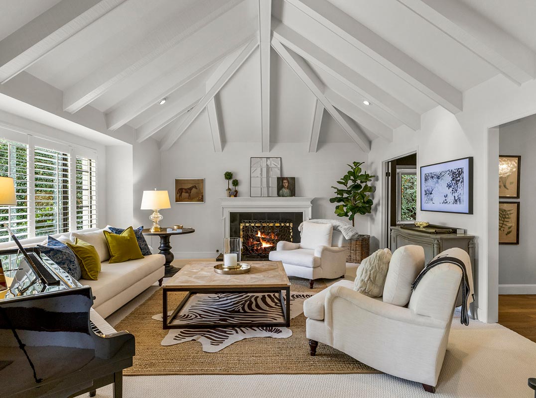 Exquisite Residence Nestled Within The Prestigious Gated Community Of Saddleback