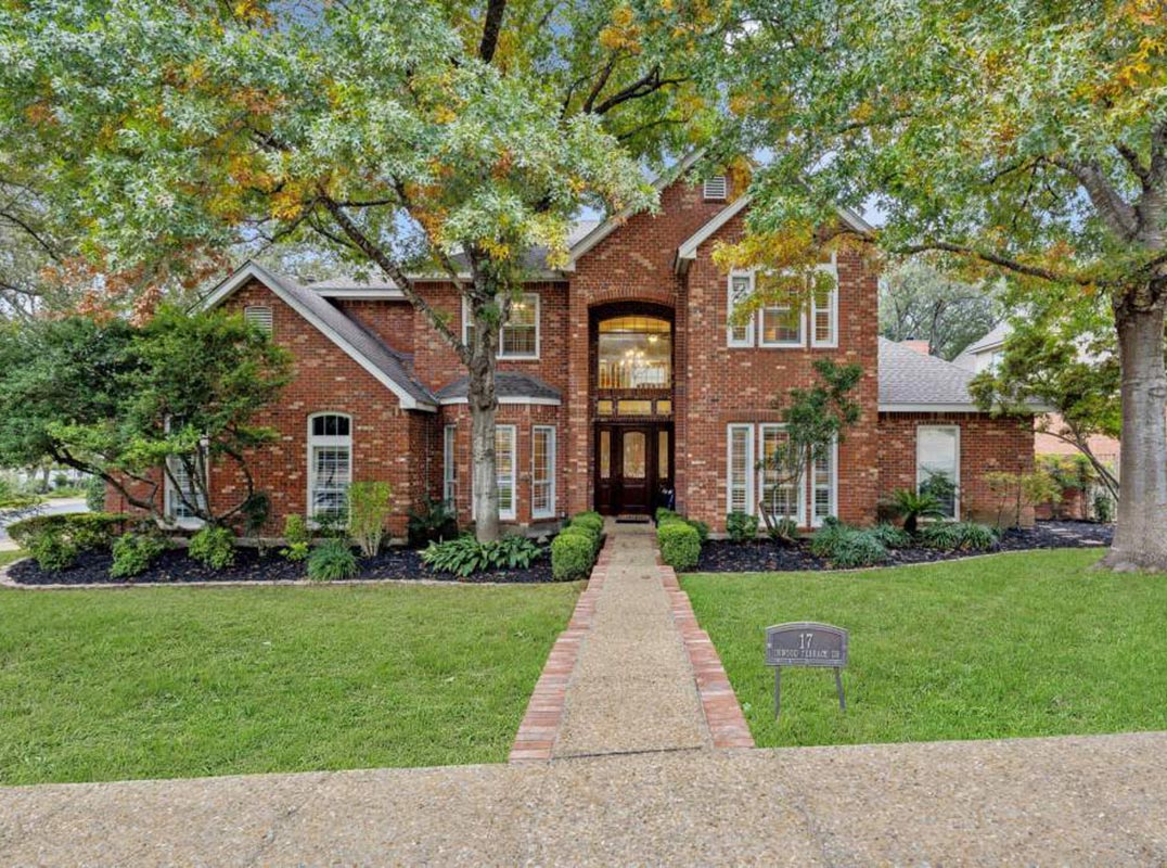 An Inviting Balance Of Privacy And Thoughtful Design