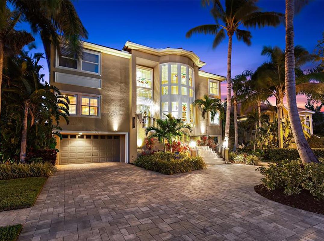 Stunning Custom Waterfront Home In The Prestigious Kipps Colony