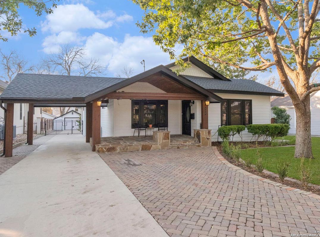 Beautifully Updated Home In The Delightful Cottage District