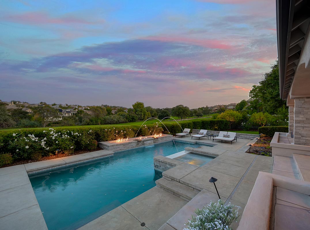 Newly Listed in Serrano!