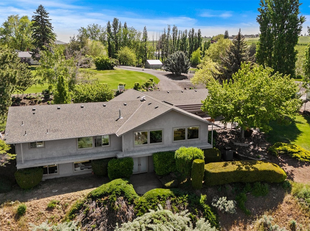 Northwest-Inspired View Home
