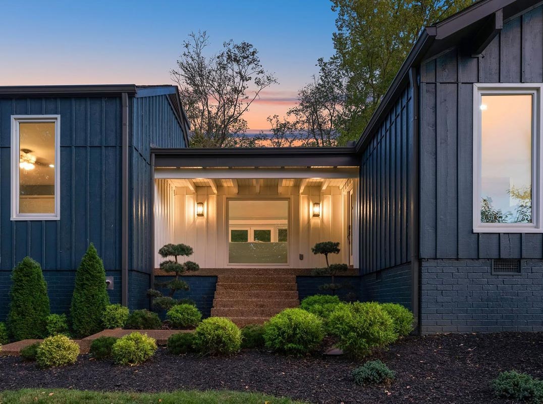 Sweeping Views Of Temple Hills