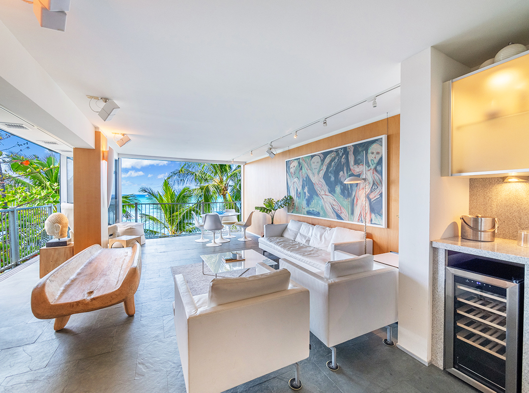 3015 Kalakaua Ave #401