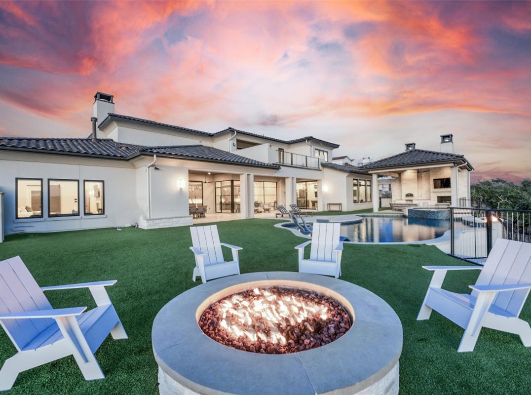  A One-Of-A-Kind Living Experience 