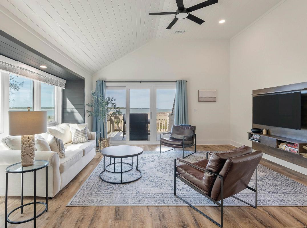 Beautifully Renovated Oceanfront Villa in Pelican Watch