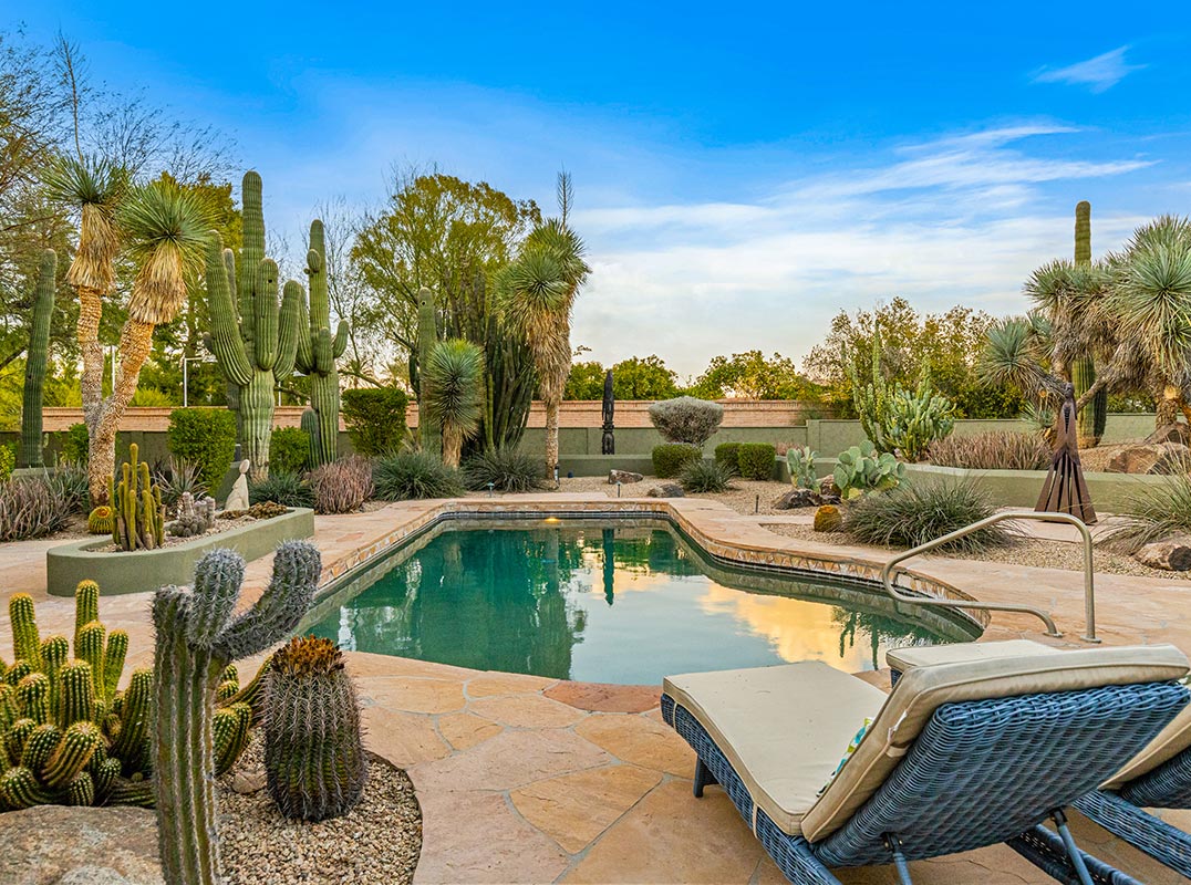 Stunning Paradise Valley Retreat: A Timeless Oasis for Art Collectors