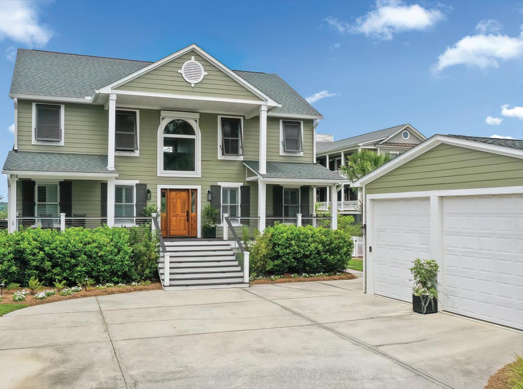 Deepwater Property with Sweeping Water Views