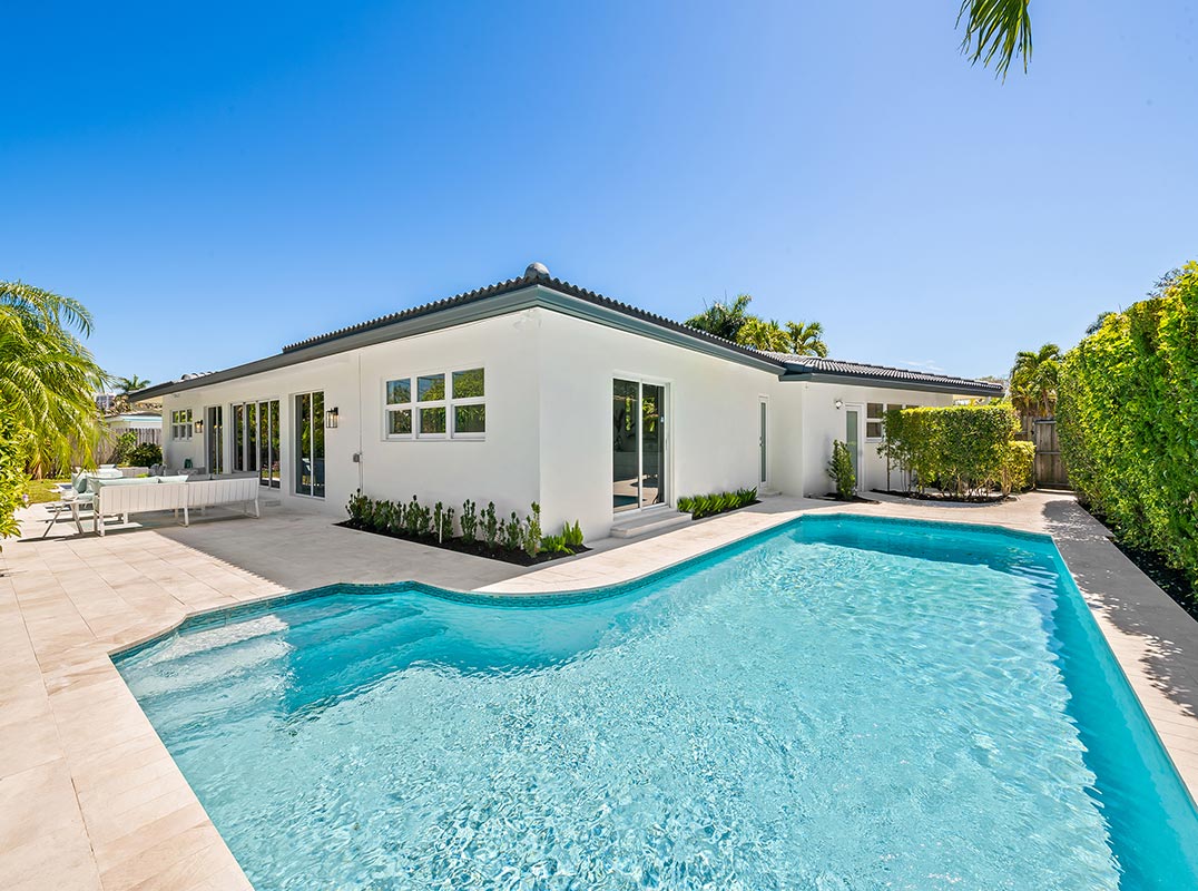 Contemporary Floor Plan With Oversized Pool
