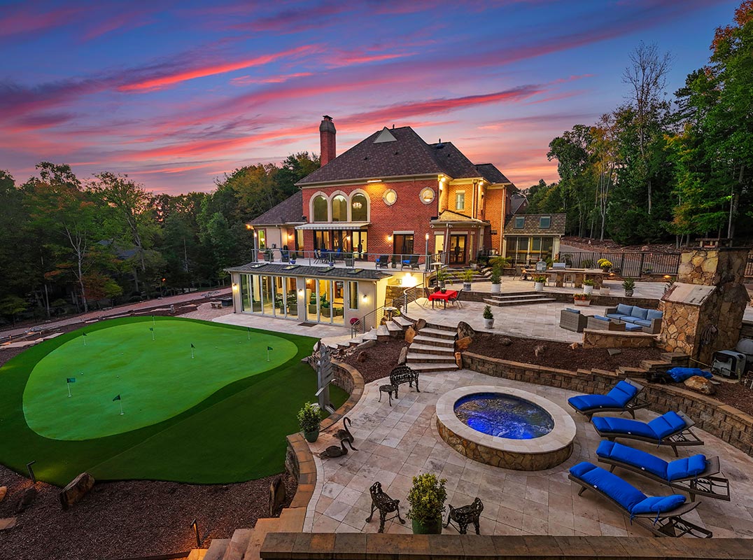 Fully Renovated Estate in Providence Plantation