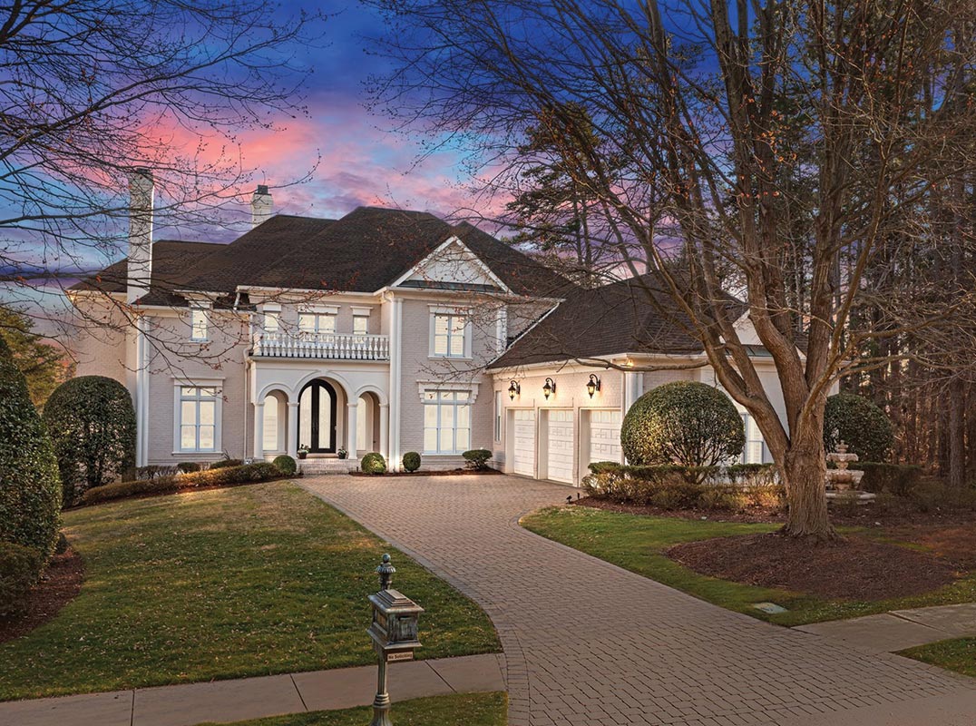 Timeless and Sophisticated Waterfront Estate 