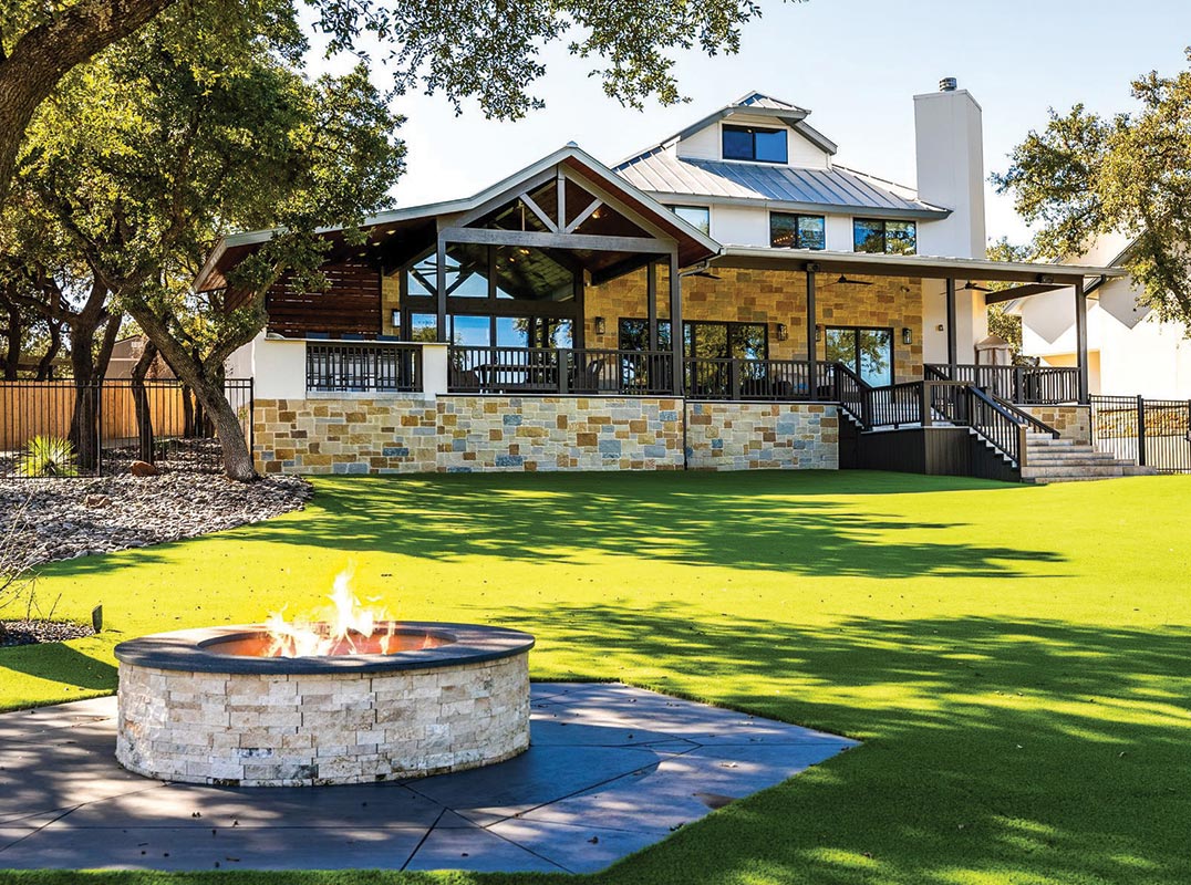  The Jewel of Canyon Lake!