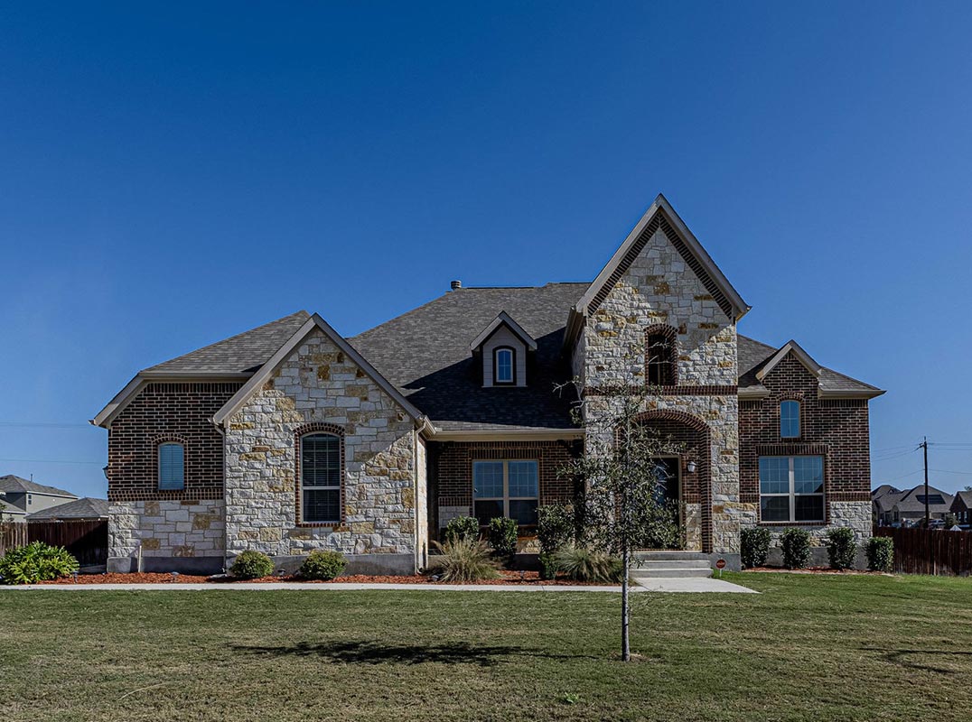 Stunning Modern Luxury Home On Over Half An Acre