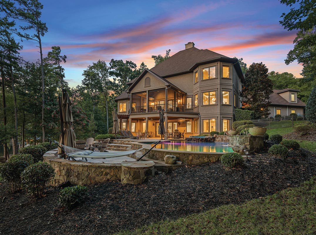 Luxury Rental | Livin' Large 