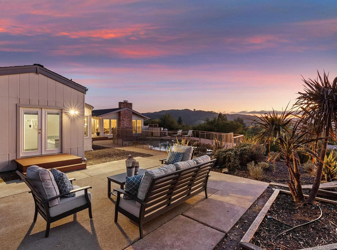 Spectacular Open Floorplan And Stunning Views