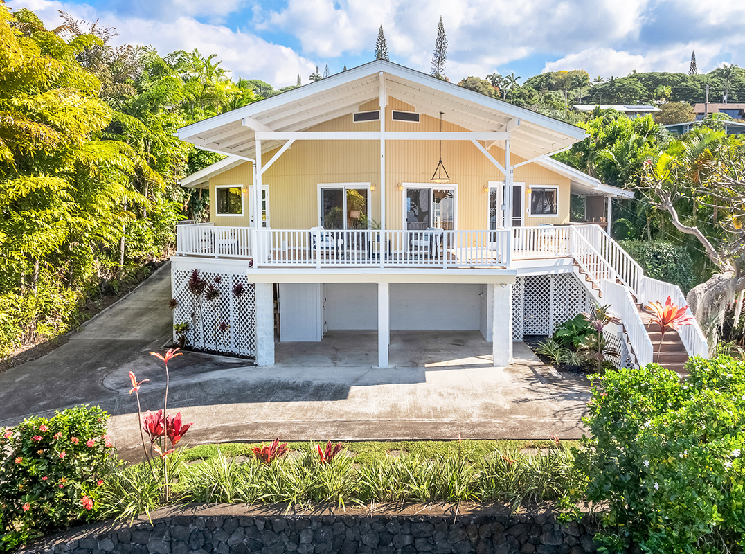 Exclusive Kona Living with Ocean Views
