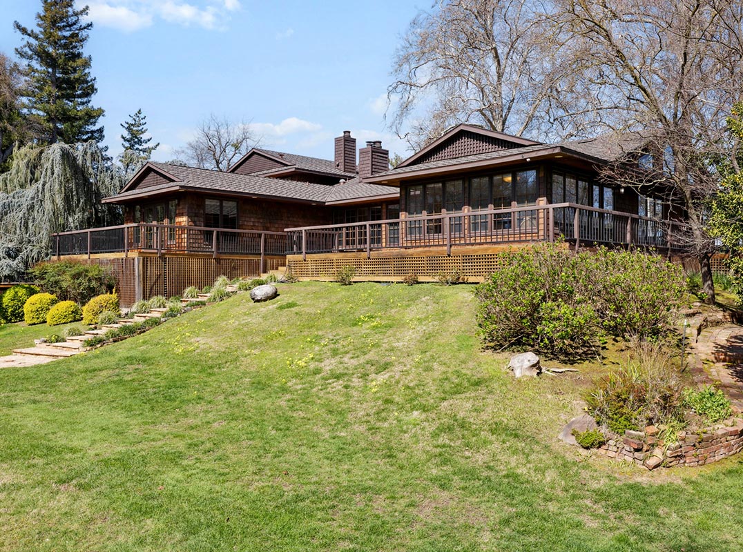 Premier Estate On The Scenic Sacramento River