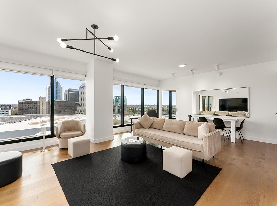 Stunning 14Th-Floor Condo -- Unparalleled Urban Lifestyle