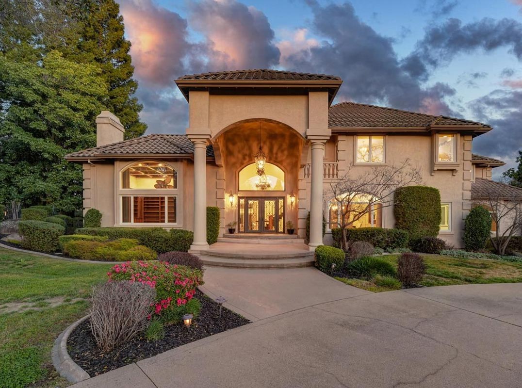 Beautifully Appointed Estate 