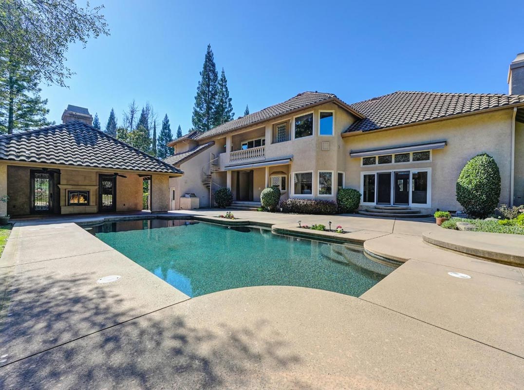 Beautifully Appointed Estate 