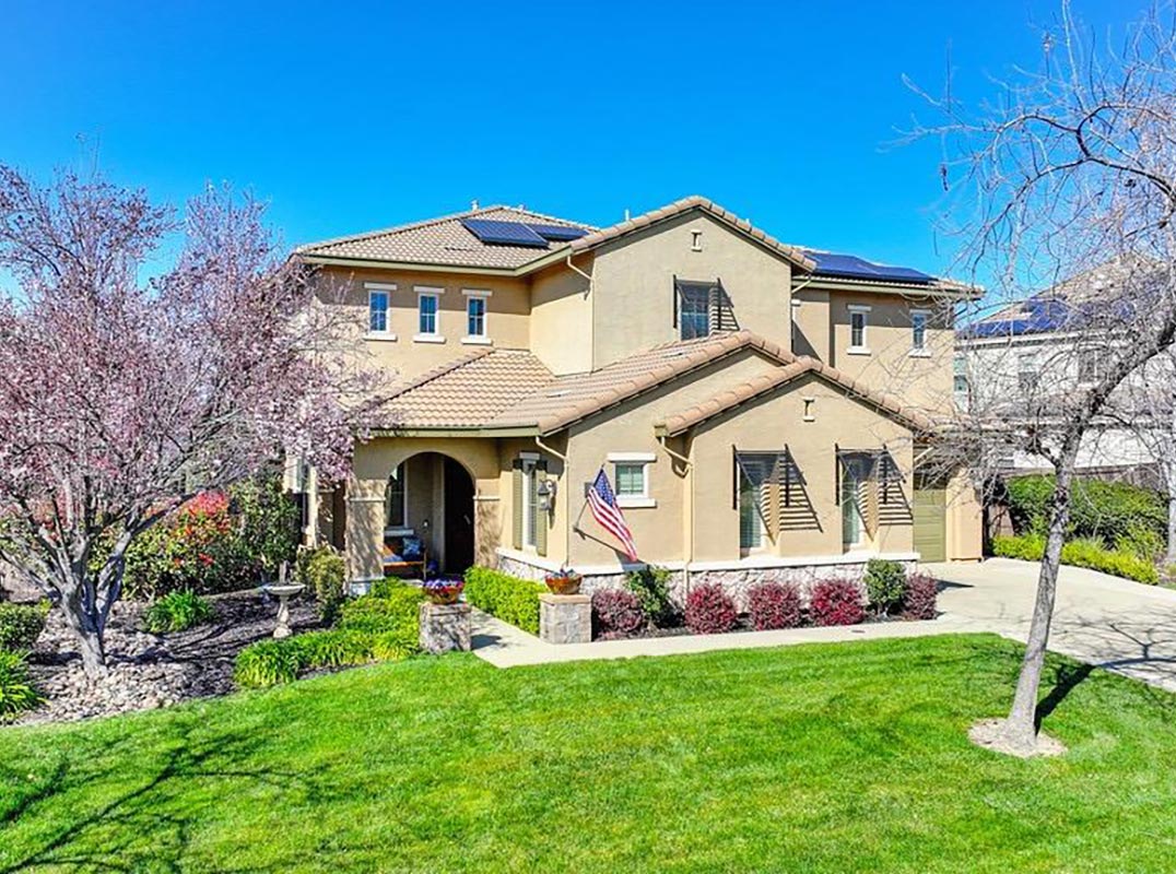 Extraordinary Retreat Set Against The Greenbelt