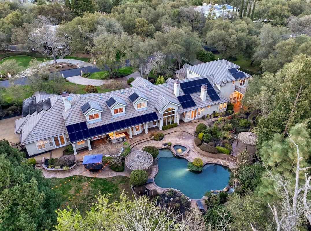 Remarkable Lakefront Estate