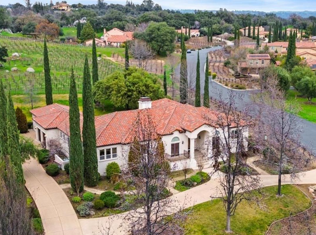 Stunning Single Story in Clos Du Lac