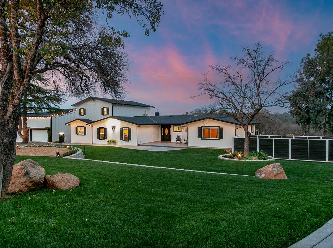 Updated Home With Shop And Sierra Views On 5 Acres