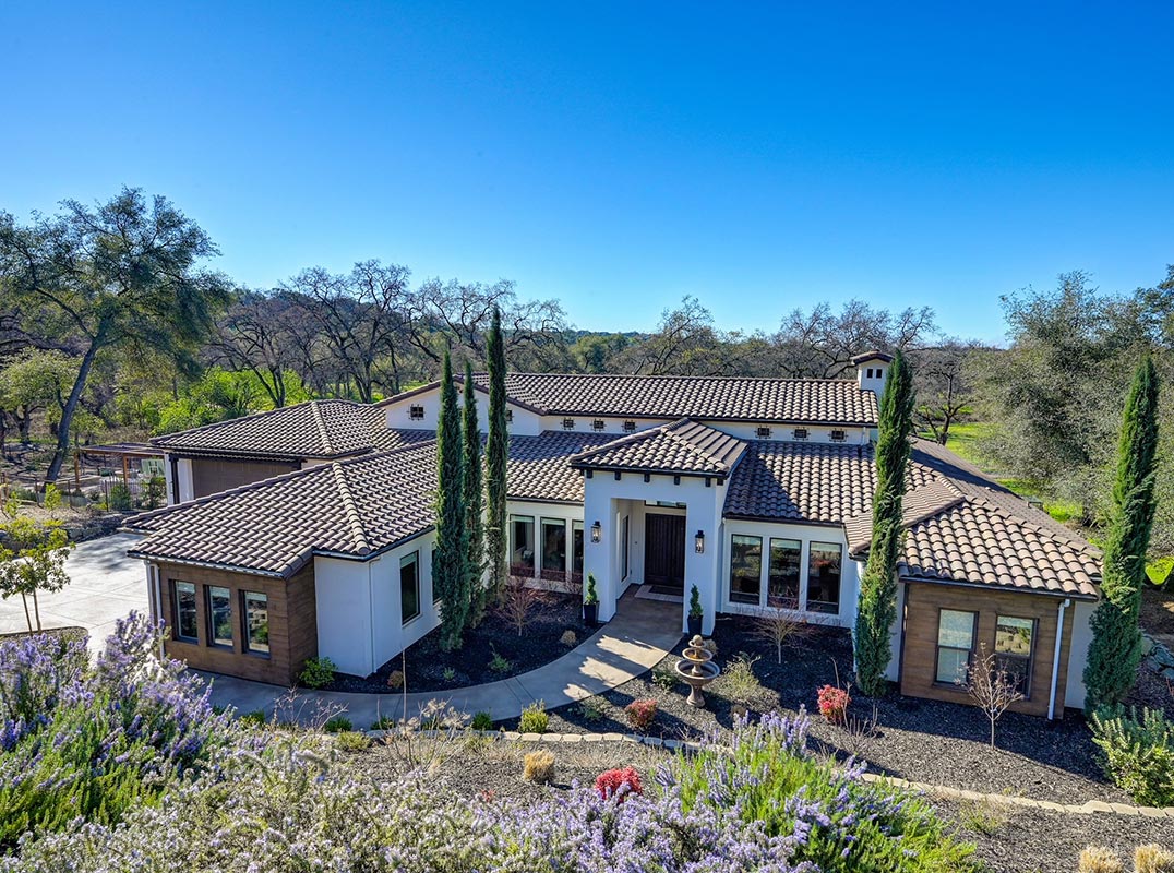 Pristine Newer Construction on Golf Course Lot