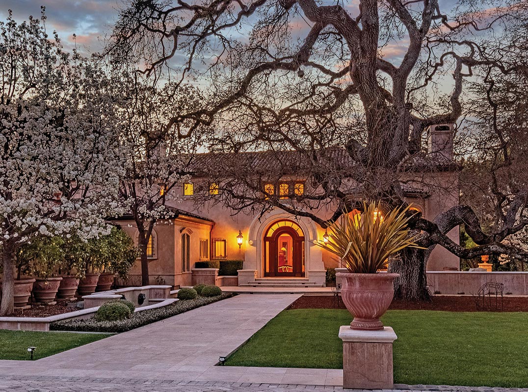 Exquisite Villa With Resort Amenities On 2.5 Acres