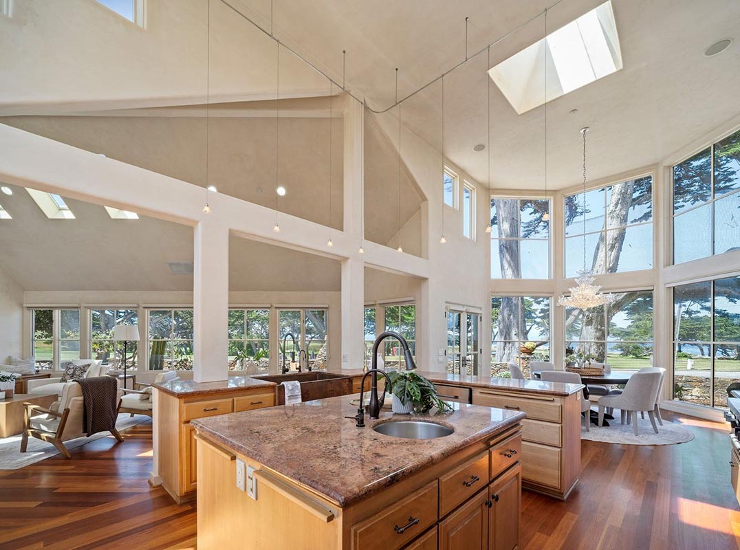 Experience Coastal Luxury Living in Pacifi c Grove