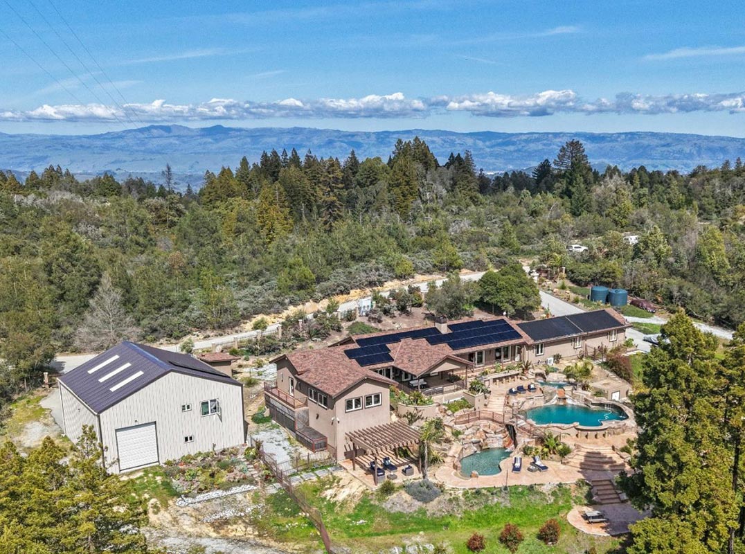 Escape to a Luxury Retreat Sweeping Ocean Views