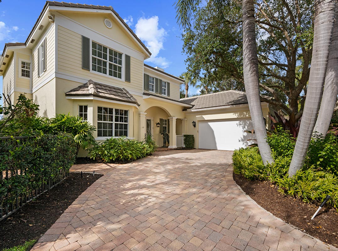 Private Backyard Oasis Nestled in The Loxahatchee Club
