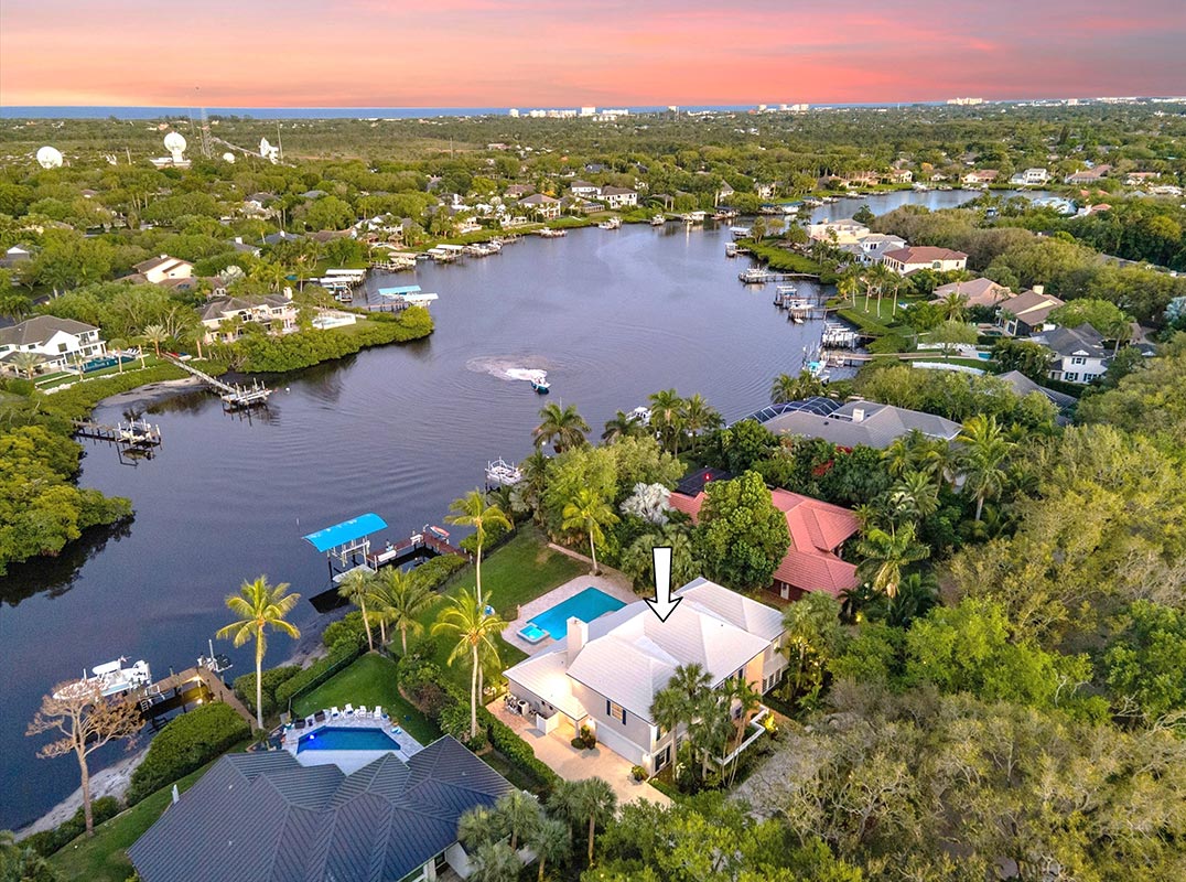 Spectacular Riverfront Estate