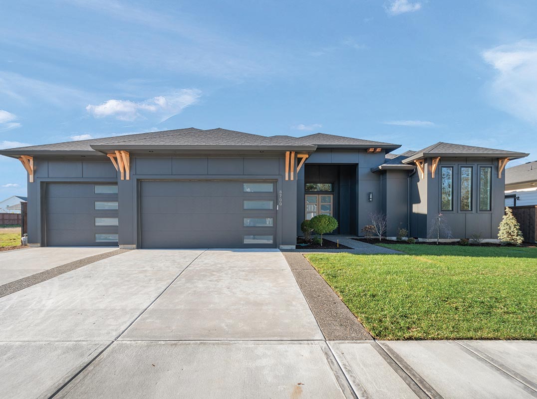 LUXURY LIVING IN A GATED COMMUNITY!