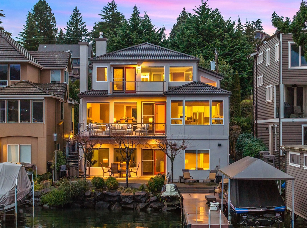 West-Facing Lake Washington Retreat