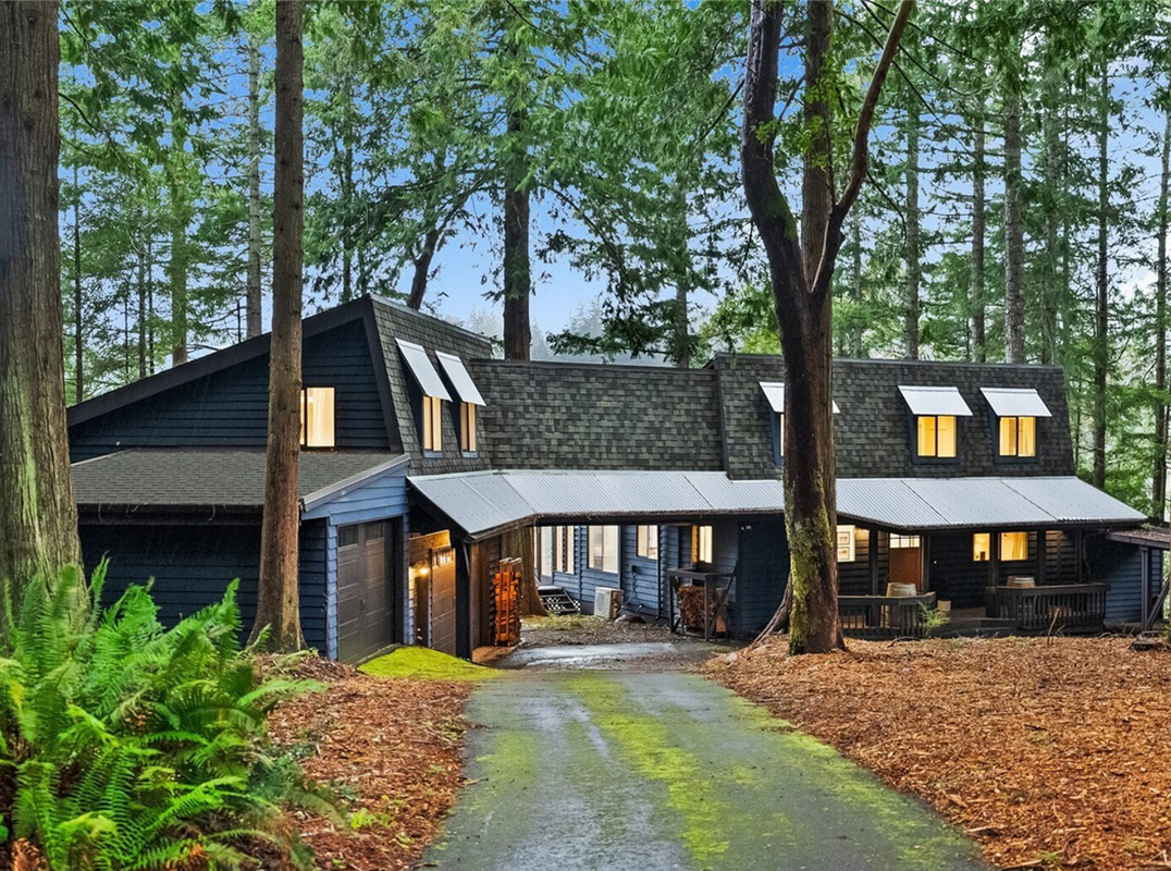 Rocky Bay Waterfront Retreat